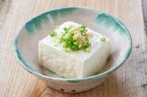 豆腐のタンパク質量はどれくらい？木綿と絹ごしを比較
